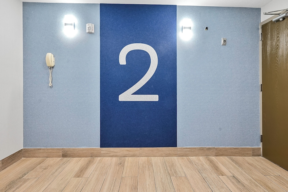 Holiday Inn Express Palestine by IHG - photo 39