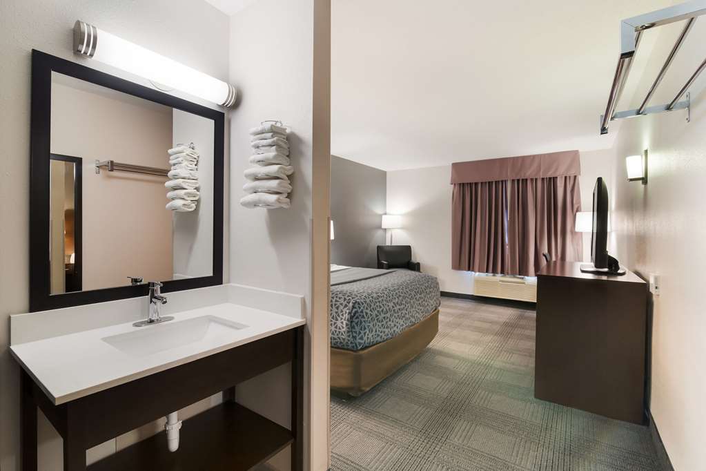 Econo Lodge Williston - photo 10