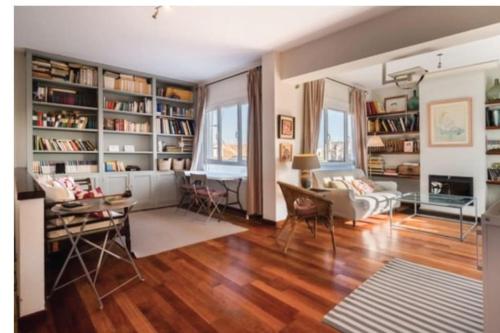 Apartamentos RG Puerta de Jerez — 4-Star Luxury Hotel in Sevilla, Spain