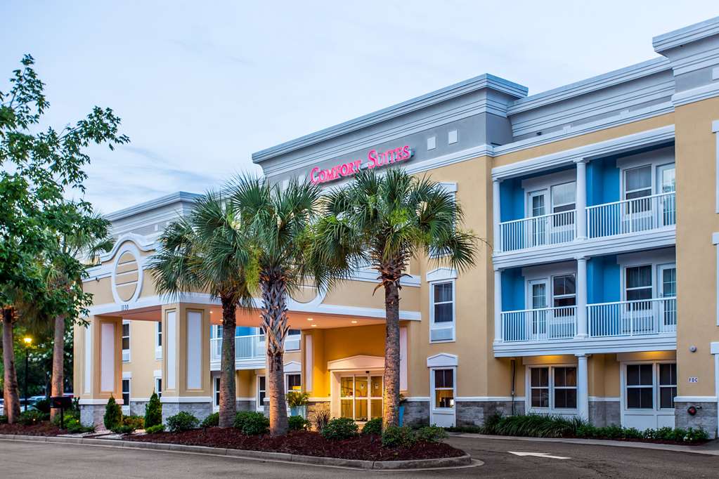 Comfort Suites at Isle Of Palms Connector in Mount Pleasant, United States