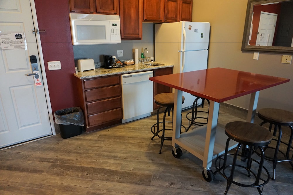 River Hills Hotel - photo 12