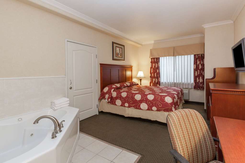 Howard Johnson By Wyndham Bakersfield CA - photo 13