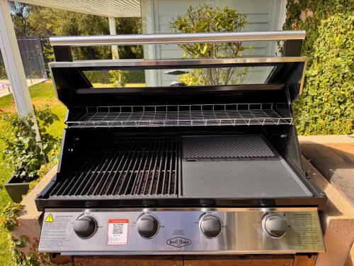 Royadie Resort Pool Spa Tennis 500m to beach in Blairgowrie, Australia