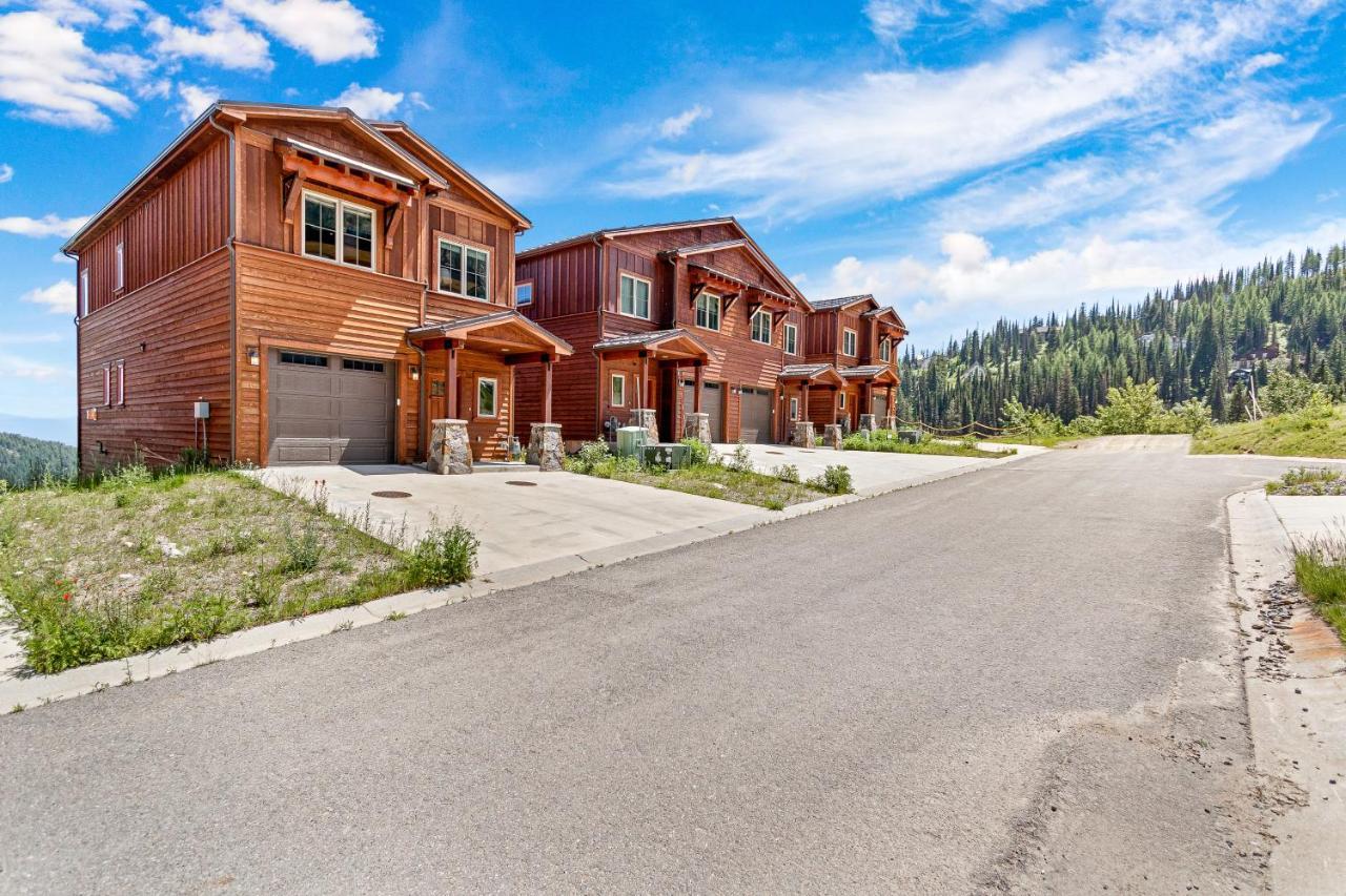 Mountainside Chalet — 4-Star Luxury Hotel in Sandpoint, United States