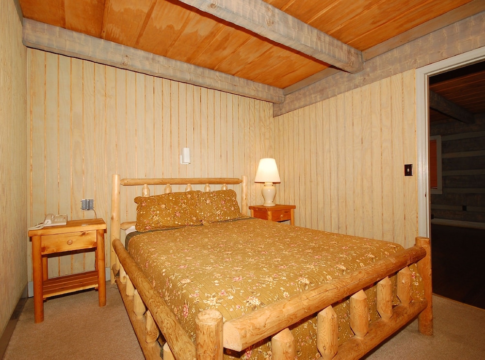 The Smokehouse Lodge and Cabins - photo 23