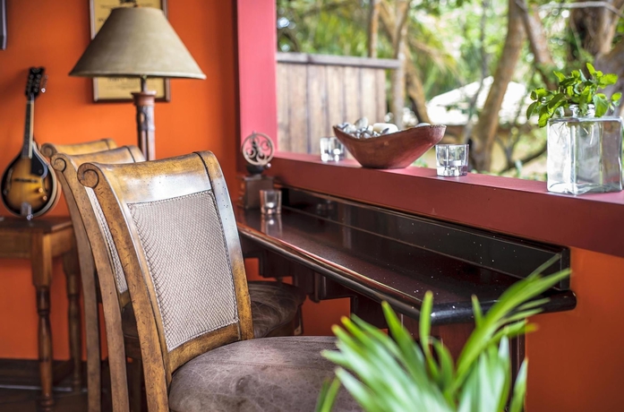 Mayoka — 4-Star Luxury Hotel in Sandy Bay, Honduras