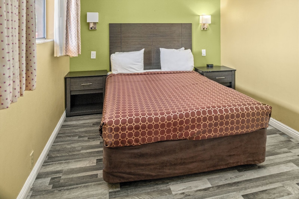 Vagabond Inn Costa Mesa - photo 9