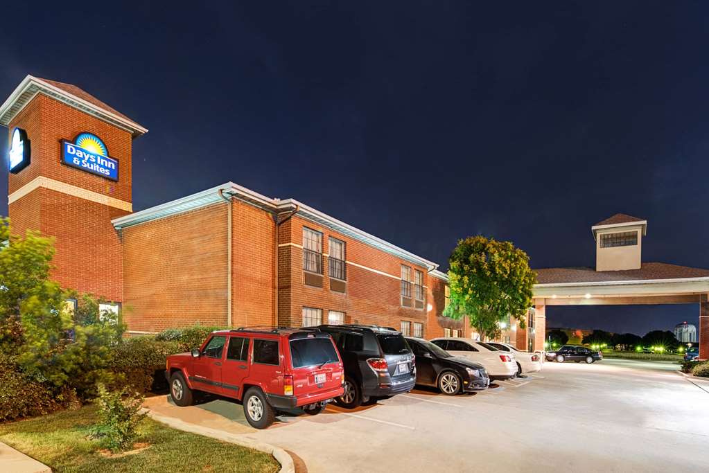 Days Inn by Wyndham Dallas Plano in Plano, United States