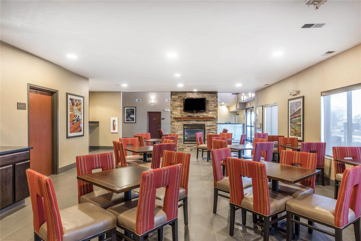 Comfort Suites Fort Wayne North - photo 24