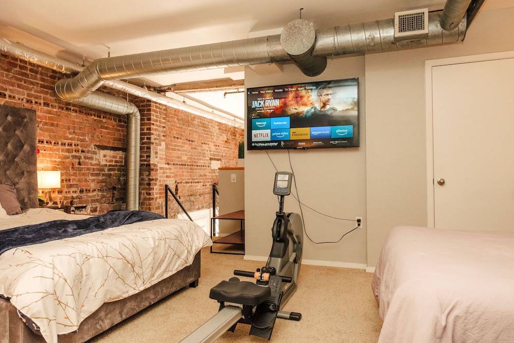 Crashpad On Main Street - photo 14