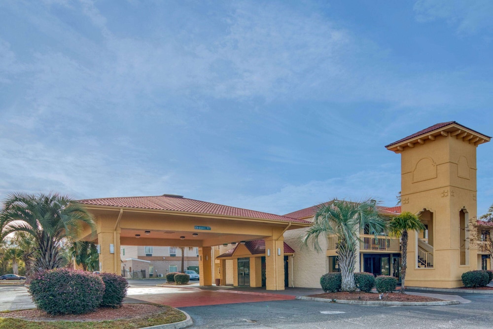 Super 8 by Wyndham Savannah - photo 5