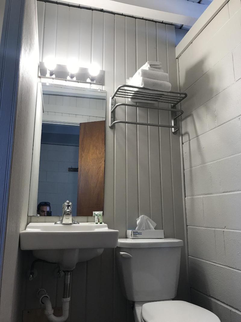 The Cedar Motel - photo 18