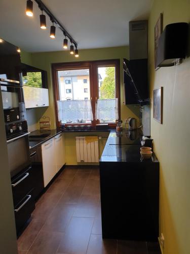 Przestronny apartament dla 9 osób 4 sypialnie PARKING — 4-Star Luxury Hotel in Gliwice, Poland