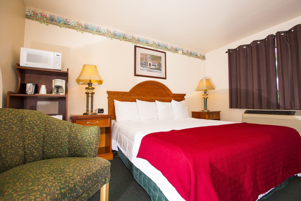 Village Inn & Suites - photo 23