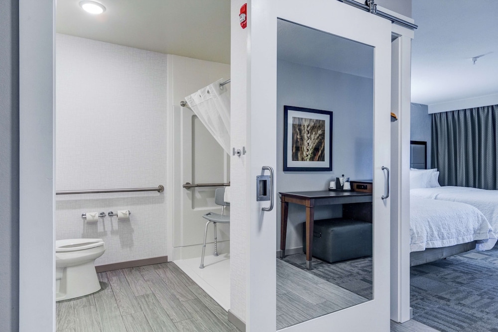 Hampton Inn Salina - photo 24
