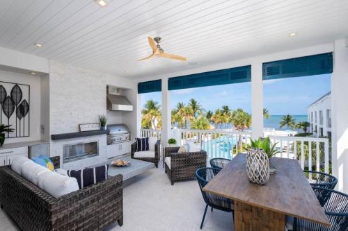 Islamorada Modern Penthouse with Private Beach in Islamorada, United States