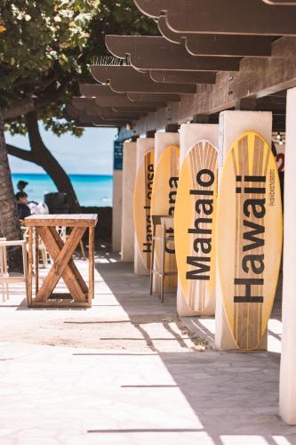 Newly Renovated 2 Bedroom Condo 1 Block to Waikiki Beach Free Parking — 4-Star Luxury Hotel in Honolulu, United States