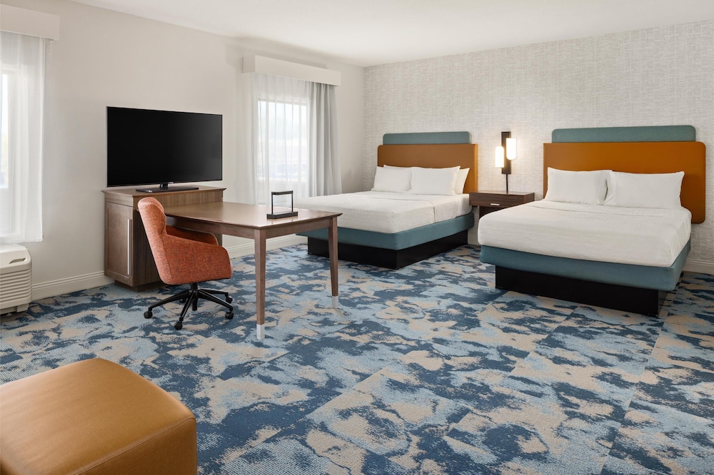 Hampton Inn Minneapolis Roseville - photo 9