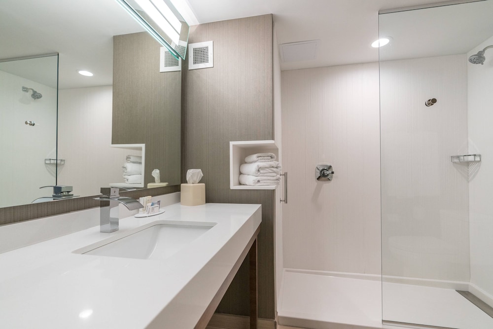 Courtyard by Marriott West Springfield - photo 25