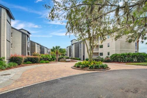 294 Moss Oak Circle in Saint Simons Island, United States