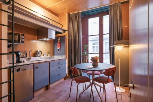 UMA Foyer 25 Apartments — 4-Star Luxury Hotel in Porto, Portugal