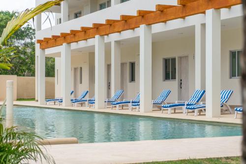 2 BD with Balcony Rooftop Pool Hot Tub Gym — 4-Star Luxury Hotel in Playa Del Carmen, Mexico