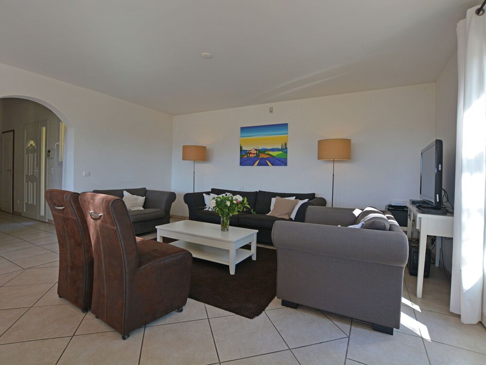 Beautiful Villa in Vidauban With Swimming Pool — 4-Star Luxury Hotel in Vidauban, France
