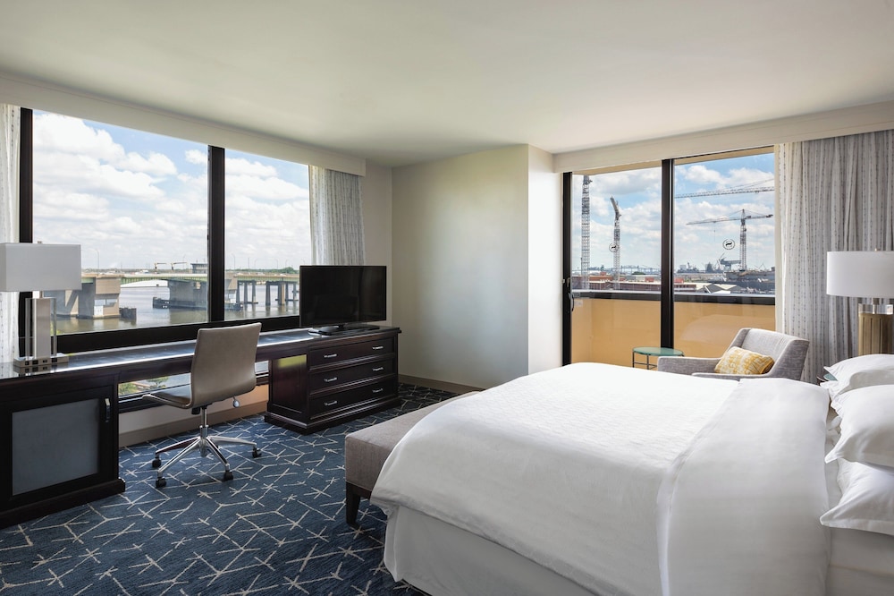 Sheraton Norfolk Waterside Hotel - photo 16