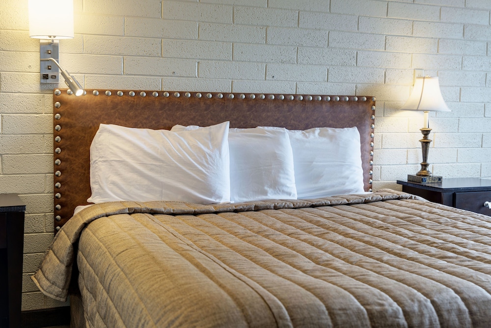 El Rancho Hotel - photo 7
