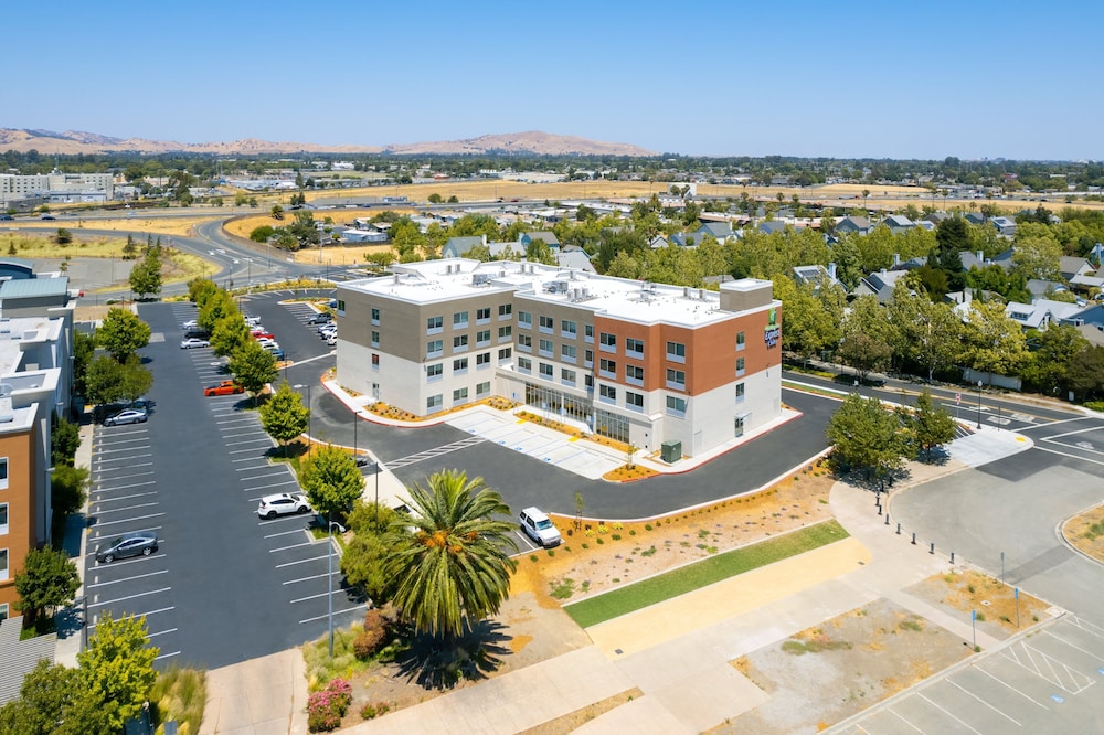 Holiday Inn Express & Suites Suisun City by IHG - photo 49