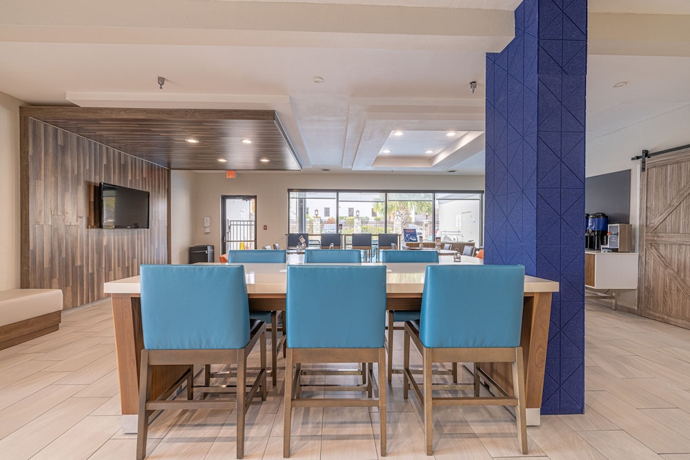 Holiday Inn Express & Suites College Station by IHG - photo 55