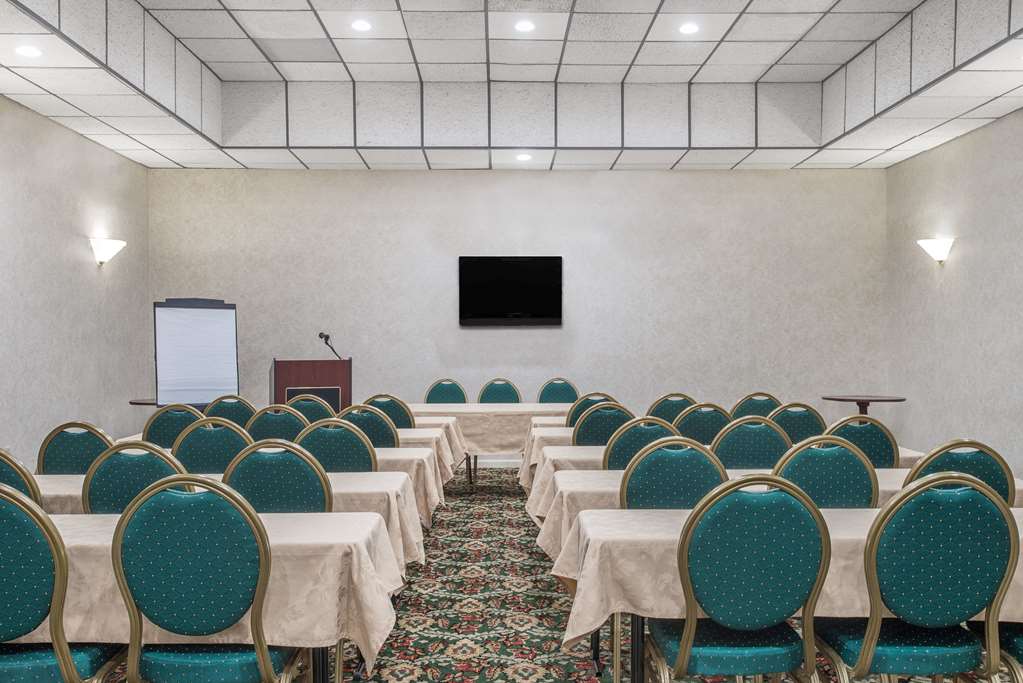 Howard Johnson by Wyndham Saugerties - photo 19