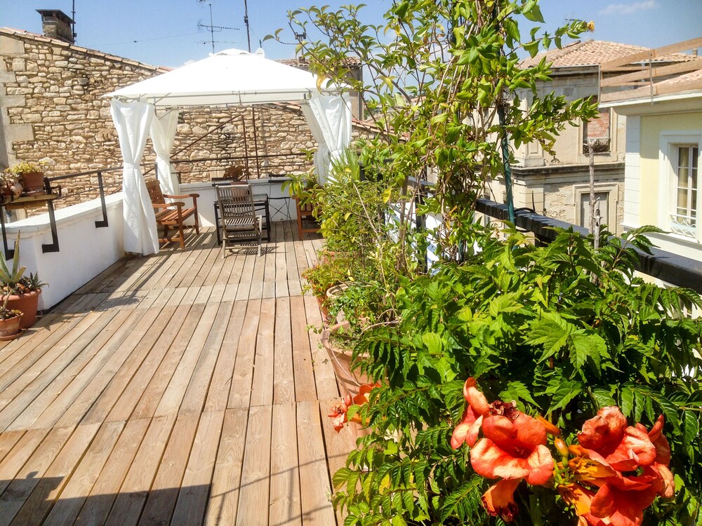Chez Pepito & Zaza Hypercentre Rooftop Garage — 4-Star Luxury Hotel in Nimes, France
