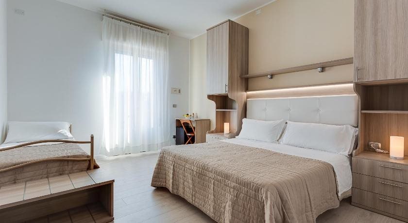 Hotel Astoria — hotel in Desenzano Del Garda