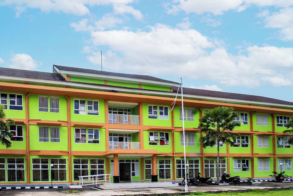 OYO Life 93399 Kos Batulayar in Senggigi, Indonesia