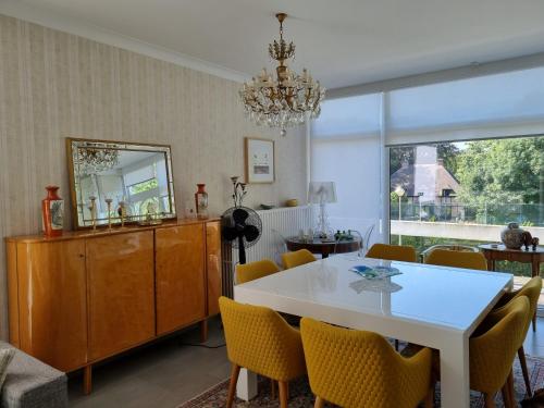 Magnifique appartement Brussels expo Laeken — 4-Star Luxury Hotel in Brussels, Belgium