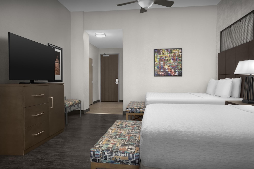 Hampton Inn & Suites Austin @ The University Capitol - photo 11