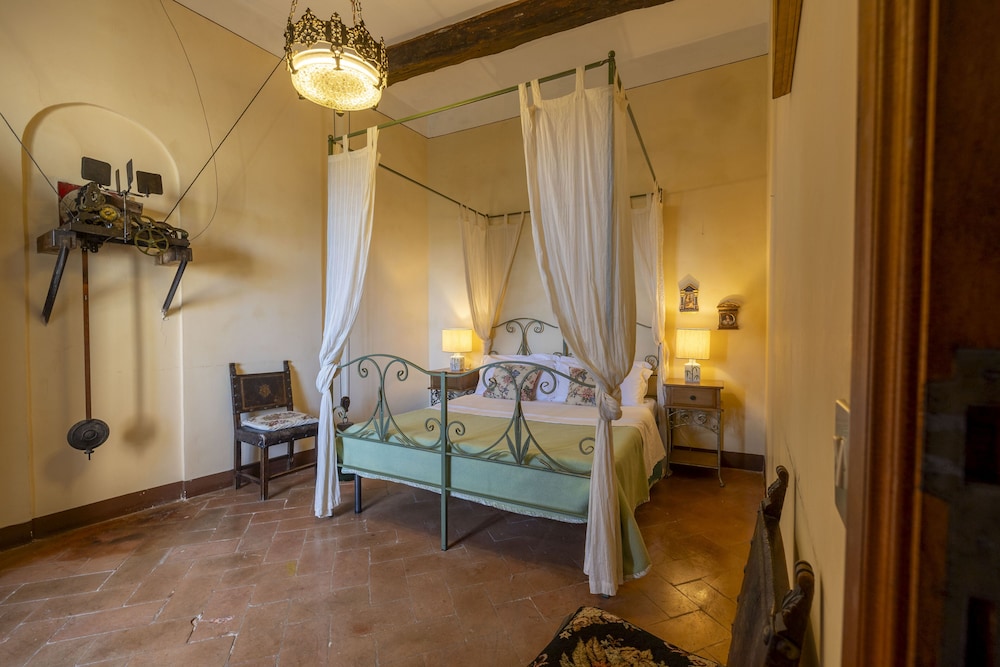 Castello Di Sovicille Residenza D'epoca — 4-Star Luxury Hotel in Sovicille, Italy