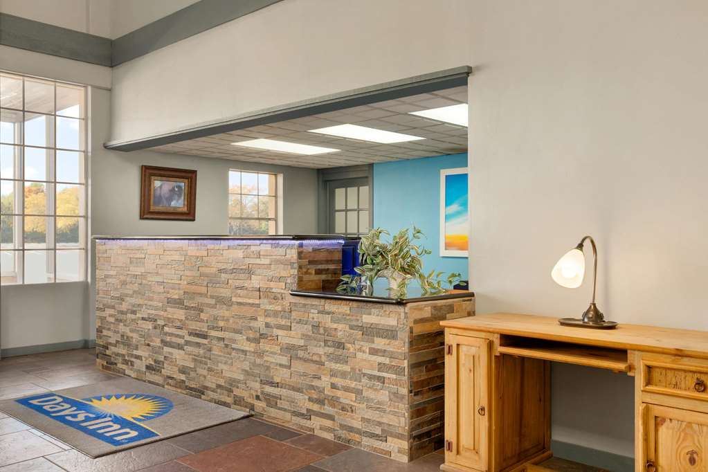 Days Inn by Wyndham Lawton - photo 3