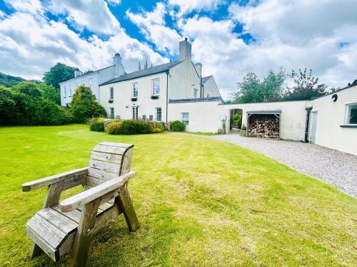 The old Manor House — 4-Star Luxury Hotel in Lifton, United Kingdom
