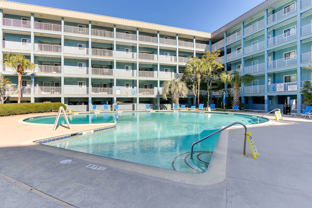 Walk to Beach: Hilton Head Resort Condo w Pools - photo 17