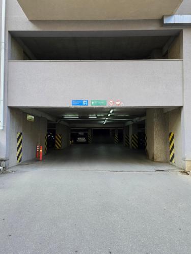 M2 Complex near City Mall in City Center