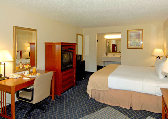 Clarion Inn Turnpike - photo 7