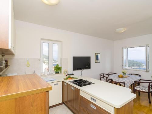 Two Bedroom Apartment with Terrace and Sea View