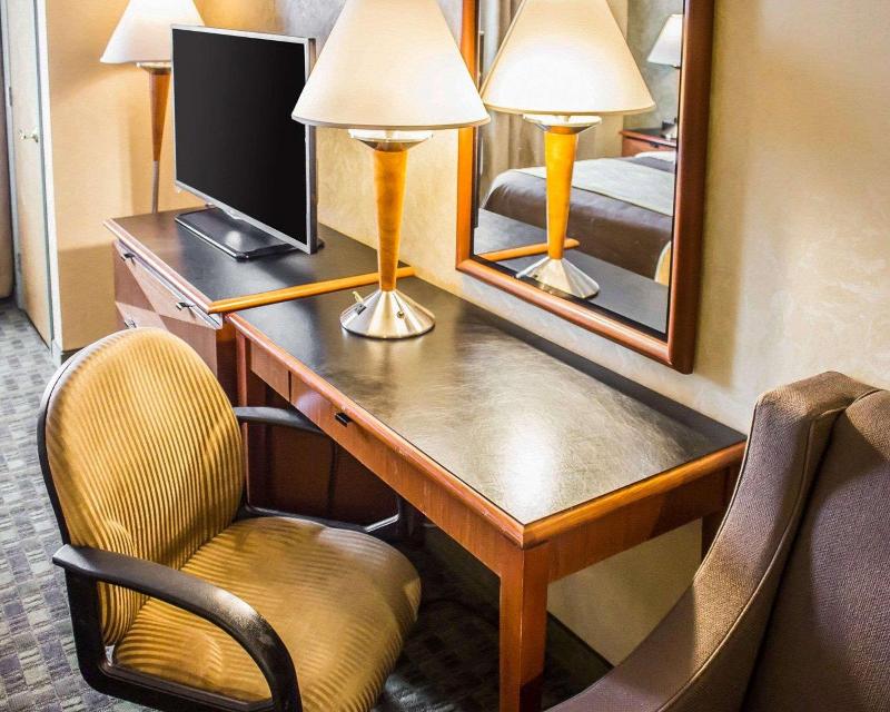 Comfort Inn Brooklyn - photo 14