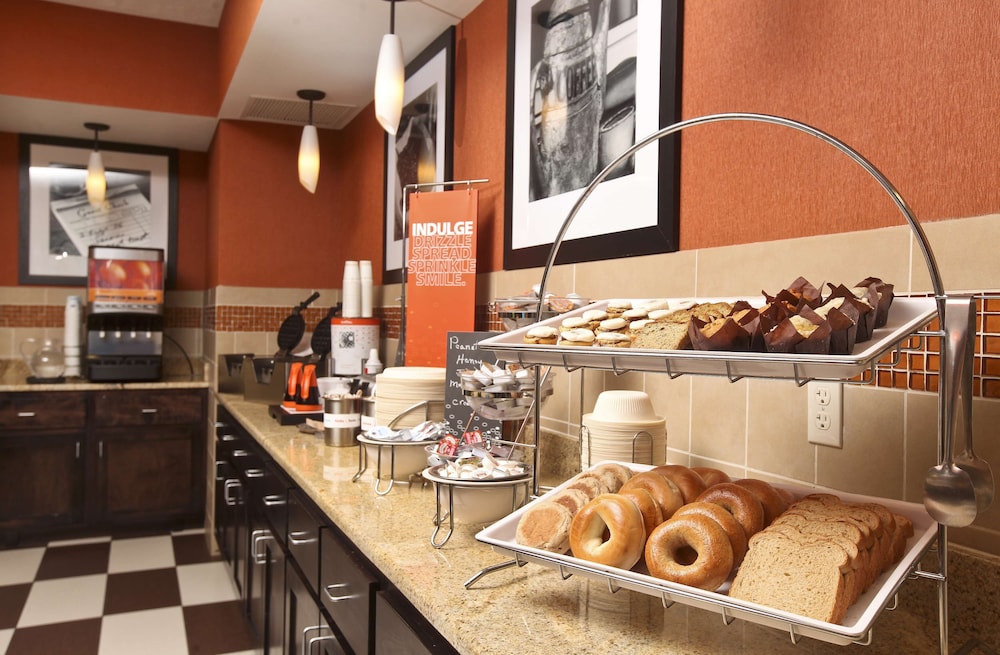 Hampton Inn & Suites by Hilton Fargo Medical Center - photo 24