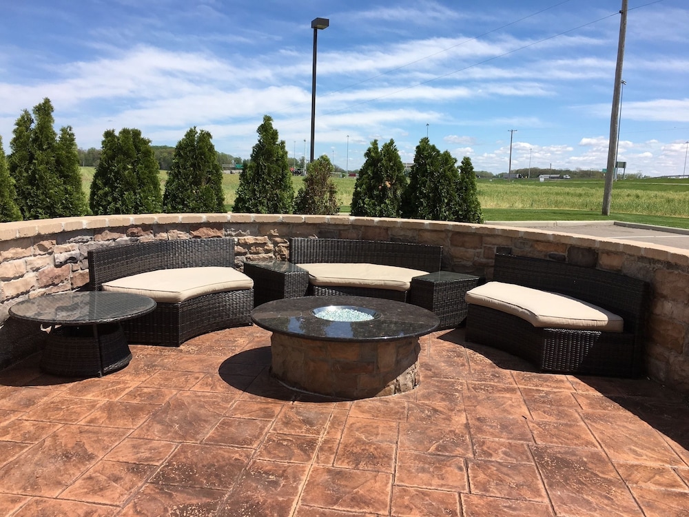Hampton Inn & Suites Sandusky Milan - photo 33