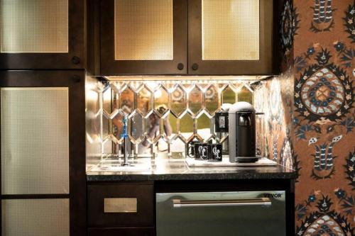The Gas Lamp Hotel 1BR Latimer - photo 4