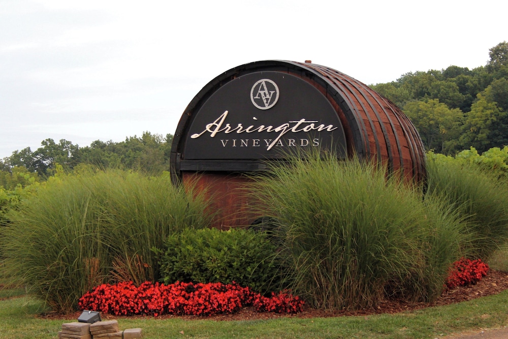 Holiday Inn Express & Suites Franklin Berry Farms by IHG - photo 75