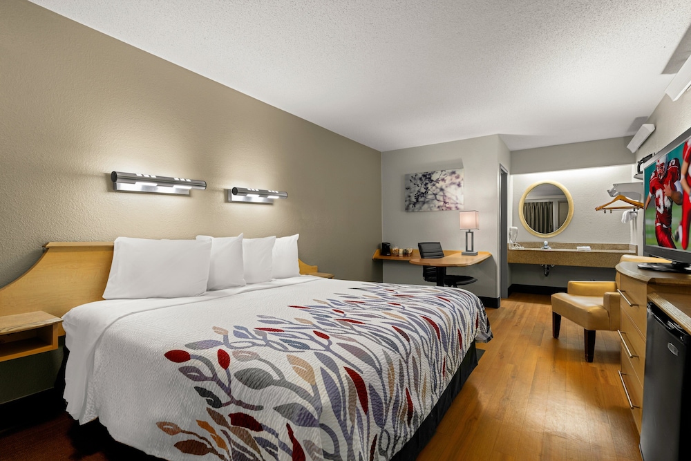 Red Roof Inn Salem - photo 21